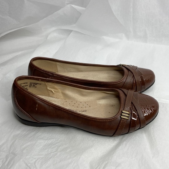 Time and Tru Shoes - Time and tru size 8 1/2 W brown vegan Flats gently used
